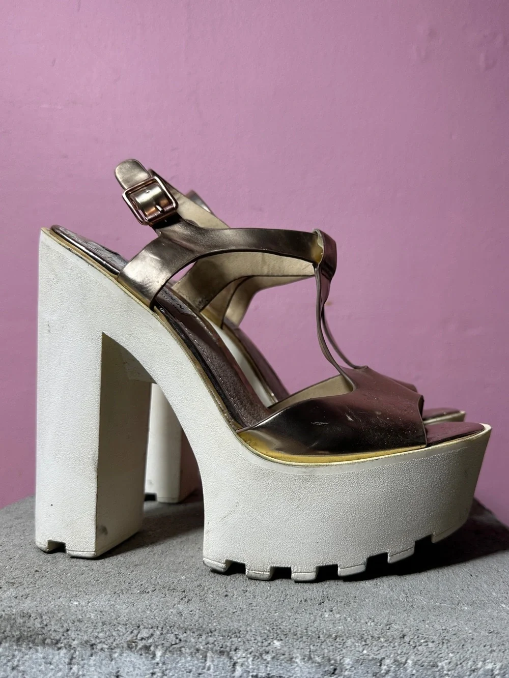 Y2K Steve Madden Metallic Rose Gold Platform Block Heel T-strap Sandals